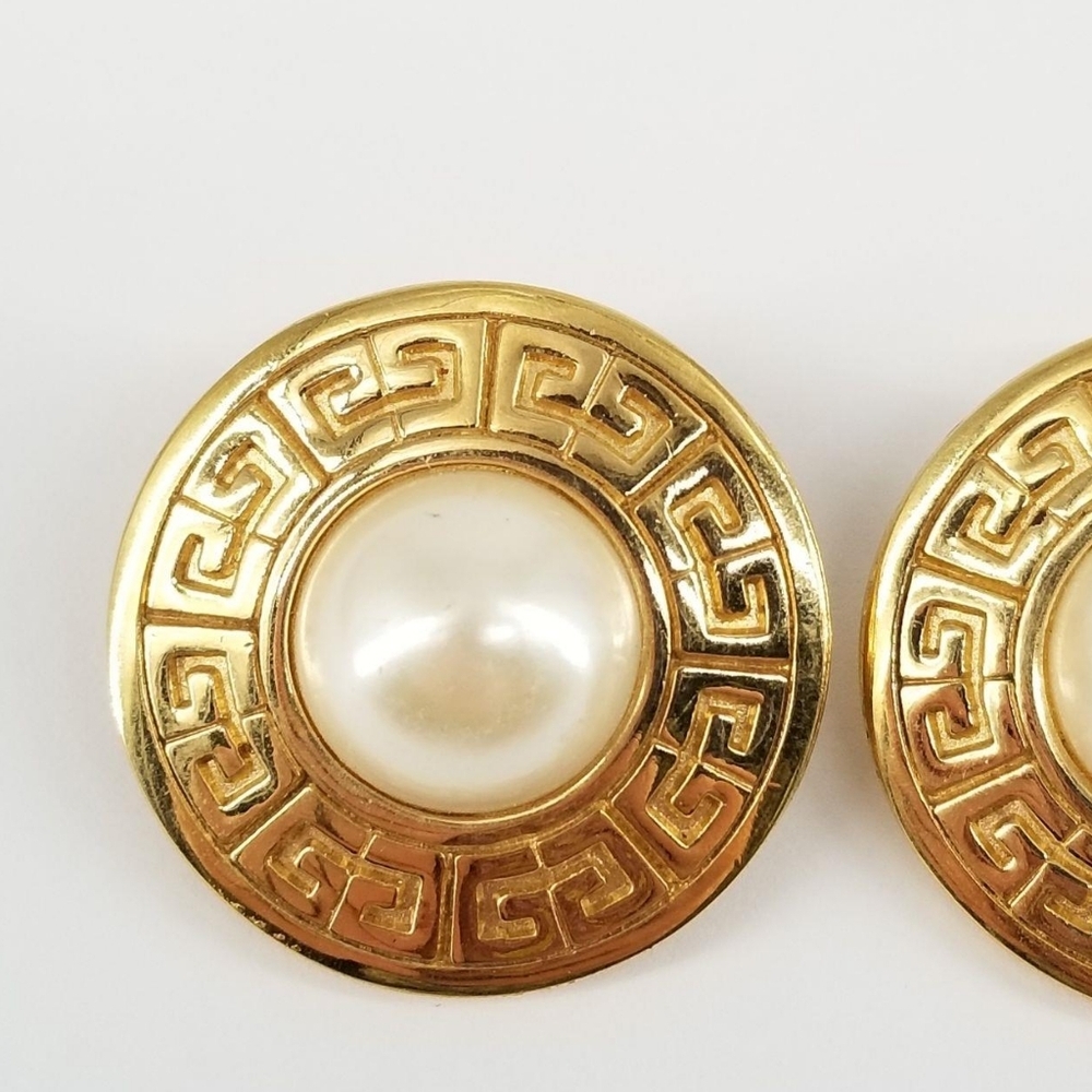 GIVENCHY vintage Greek Key Logo Gold & Pearl Earrings - Picture 2 of 6